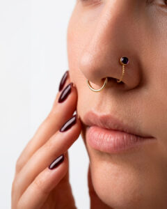 Dirección de Arte con IA para Fresh Trends: fotografía macro de joyería de lujo, diamantes y oro por Camm Productions.